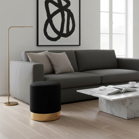 Kompakt sort puff med rund form og luksuriøs finish