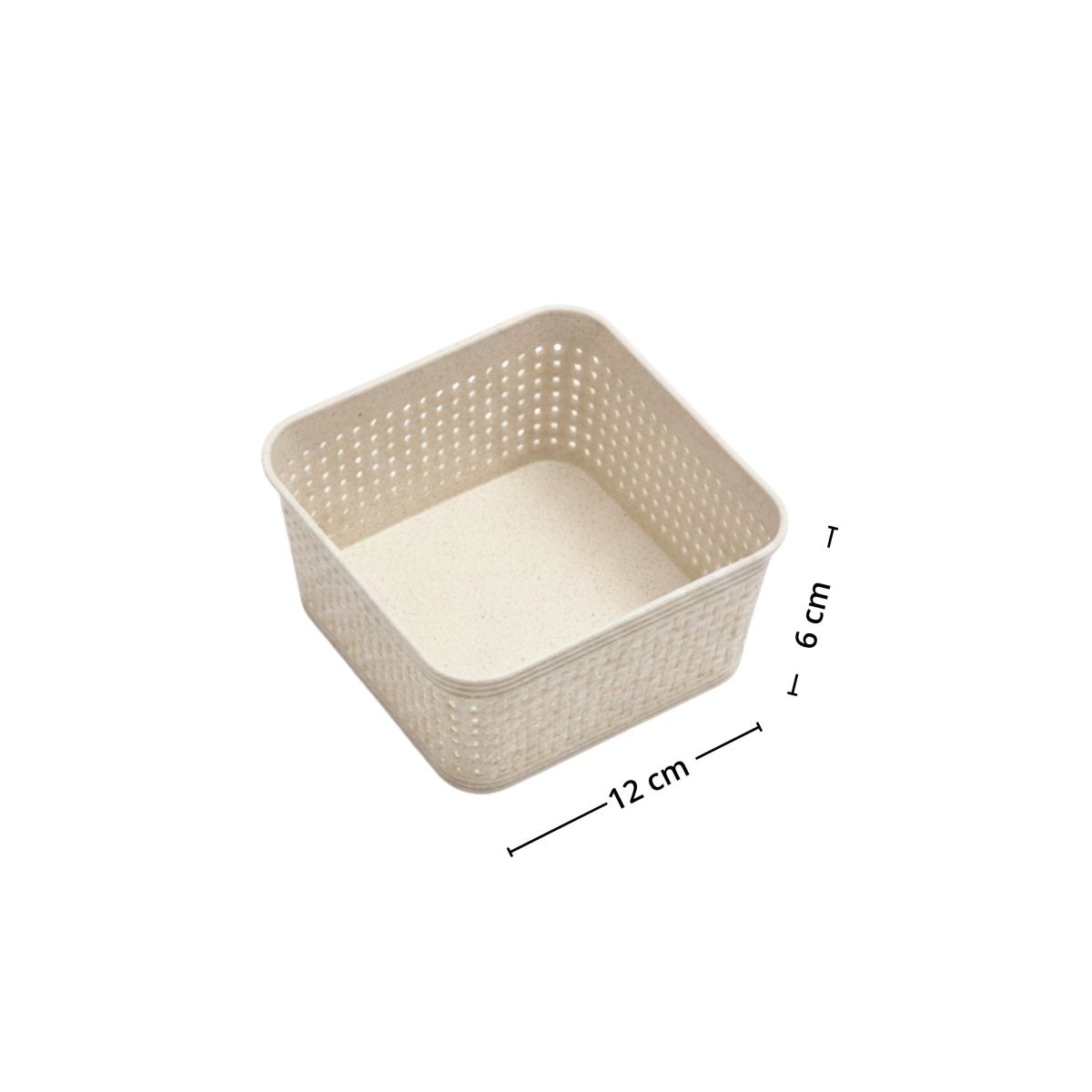 Liten sandfarget oppbevaringskurv med flettet uttrykk og mål på 12 x 12 x 6 cm. - Lindas dekor