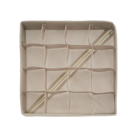 Beige skuffeorganiser sett ovenfra, med 16 separate rom.