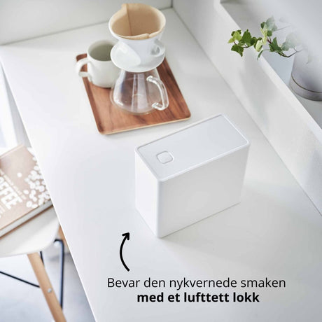Lufttett kaffeboks 1,6L med måleskje hvit 18,4 x 15,4 cm - Lindas Dekor