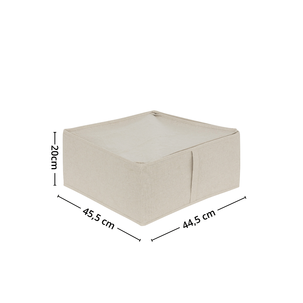 Beige oppbevaringsboks med mål 44,5 x 45,5 cm og høyde 20 cm, praktisk størrelse til garderobe og oppbevaring.