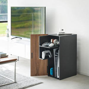 Svart spillkonsoll organizer med trefront og uttrekkbare hyller