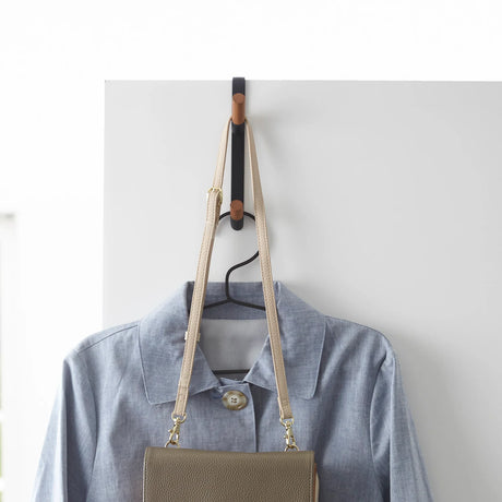 Over døren krok med to knagger til gang og soverom