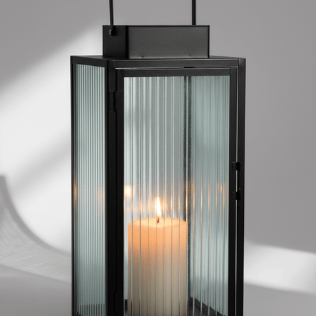 2 - pk Lykt sort metall stripet glass - Lindas Dekor