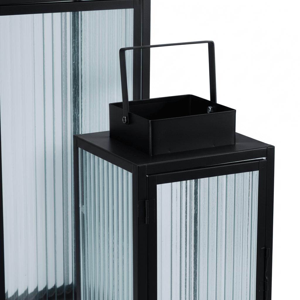 2 - pk Lykt sort metall stripet glass - Lindas Dekor
