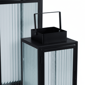 2 - pk Lykt sort metall stripet glass - Lindas Dekor