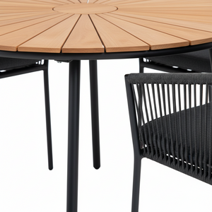 Hagesett i teak, aluminium og polyester med moderne uttrykk