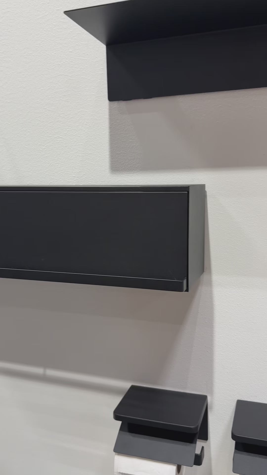 Oppbevaringsboks til vegg sort