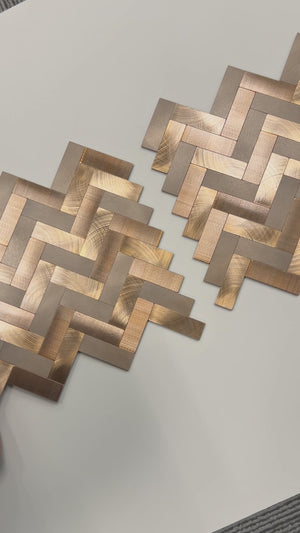 Selvklebende veggfliser Sofie i fiskebeinsmønster med bronse metallisk finish