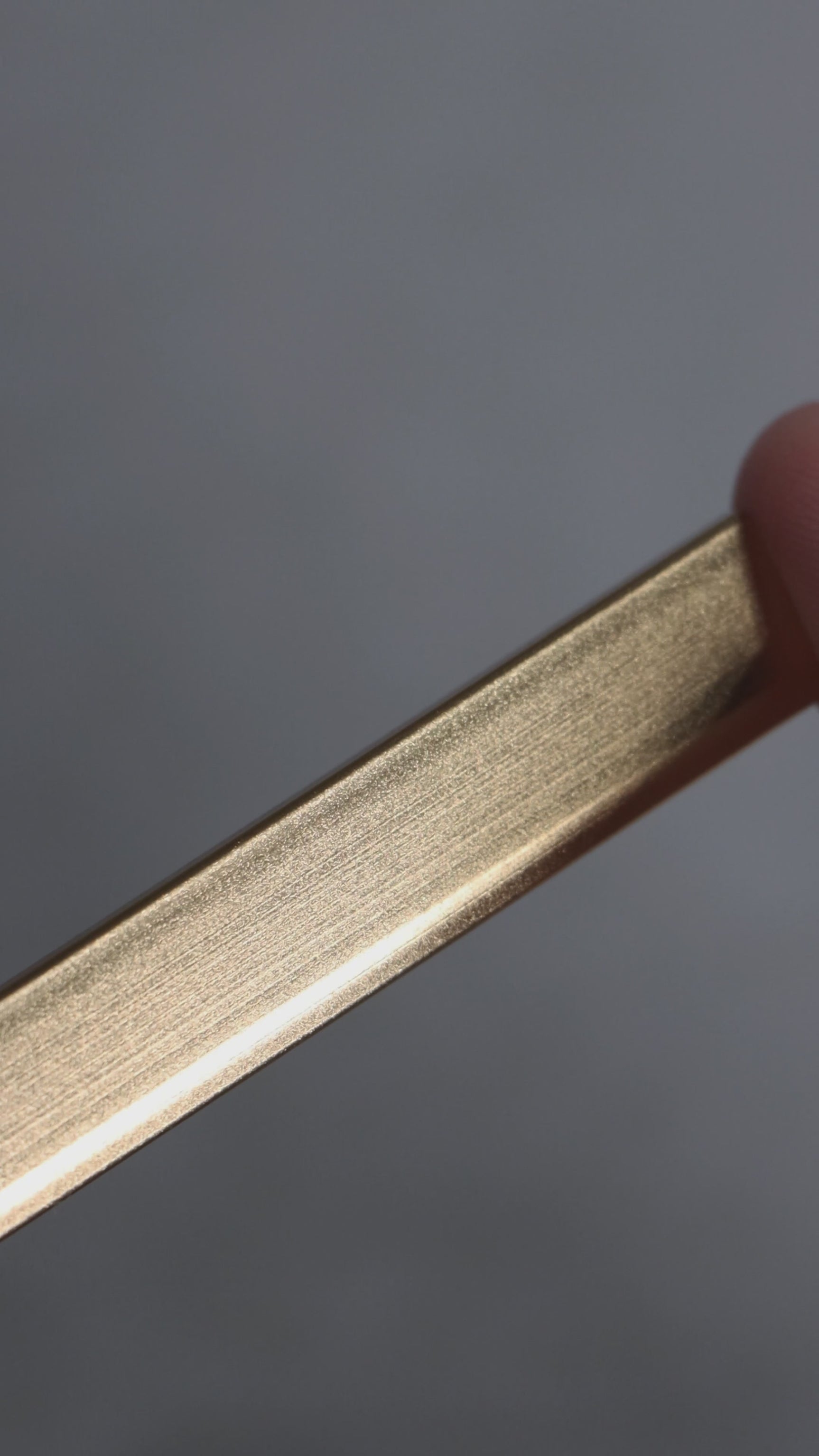 Endelister i messing til selvklebende veggfliser for elegant finish