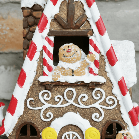 Glitrende peberkakehus julepynt - detaljeret design med nostalgisk udseende