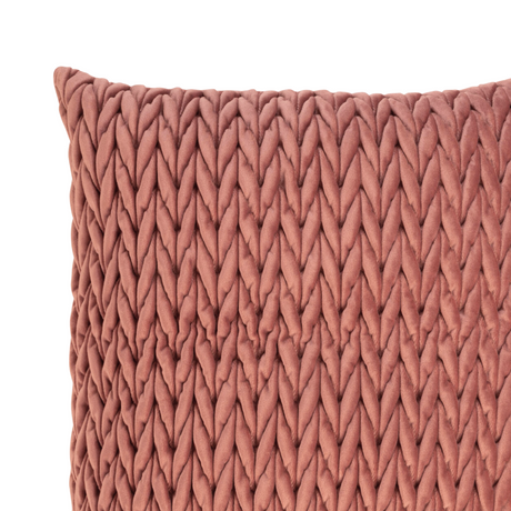 Mykt velur putetrekk i amber – perfekt til stue eller soverom.