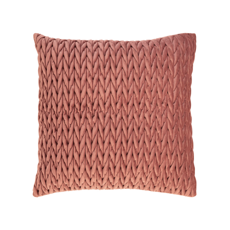 Dekorativt putetrekk i varm amberfarge med flettet struktur.