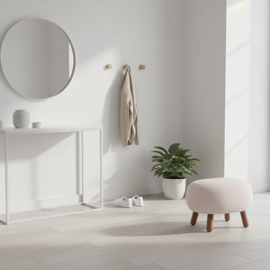 Hvit fotskammel til lenestol eller sofa med myk overflate