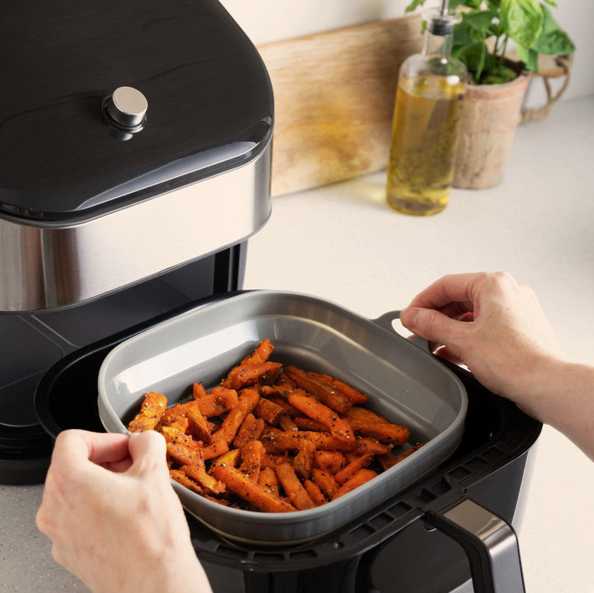 Sammenleggbart airfryer innlegg i grå silikon fra KitchenCraft