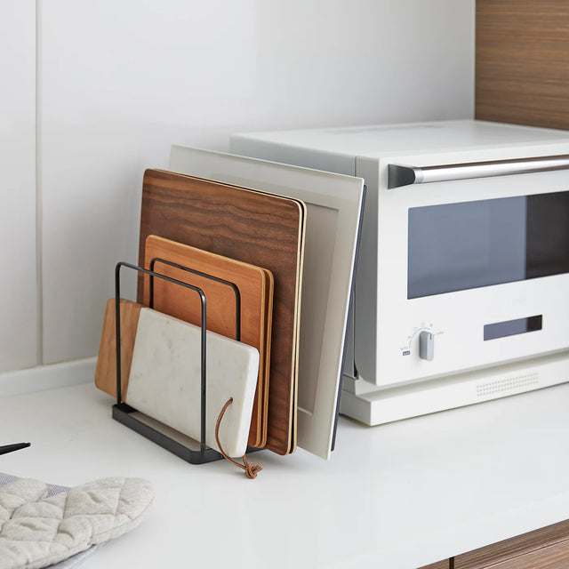 Svart stativ for brett og skjærebrett med 3 rom til kjøkken