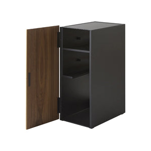 bruke ord som spillkonsoll, kontrollere, gamingtilbehør, kabelstyring, TV benk og oppbevaring