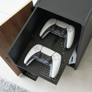 Spill organizer med åpen bakside for lufting og kabelstyring