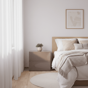 Uni lack taupe kontaktplast på kommode i skandinavisk soverom