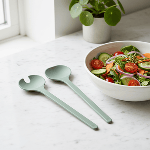 Prototyp salatsked och salatgaffel från Mepal Silueta i matt nordisk sage