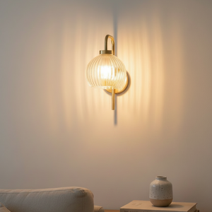 Vegglampe Krys i stue uten ledning