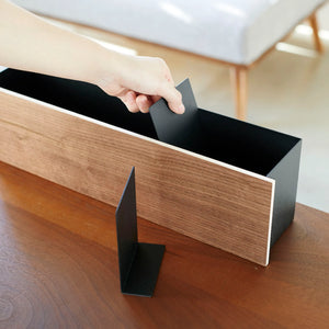 Bred organizer i svart stål til fjernkontroller, nettbrett og penner