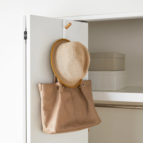 Knagg som henges over dør uten boring i hvit finish