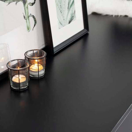 Uni Matt sort kontaktplast detalj – glatt tekstur uten refleksjoner
