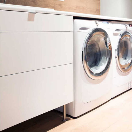 Matt hvit kontaktplast til møbler – slitesterk og lett å rengjøre
