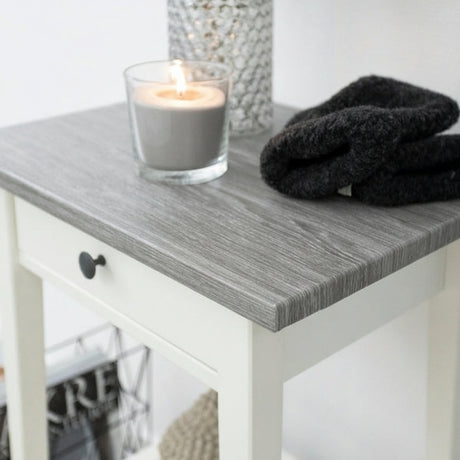 Lite bord fornyet med perlegrå kontaktplast