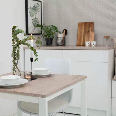 Skandinavisk stil med Santana Eik Kalk kontaktplast på rull.