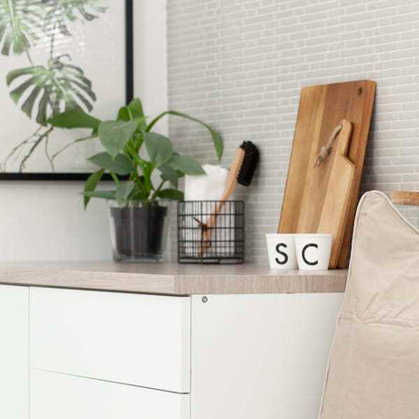 Detaljert visning av Santana Eik Kalk sitt realistiske treverkspreg.