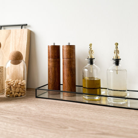 Stilfulle oljeflasker glass transparent med moderne design gull korker 2-pakning