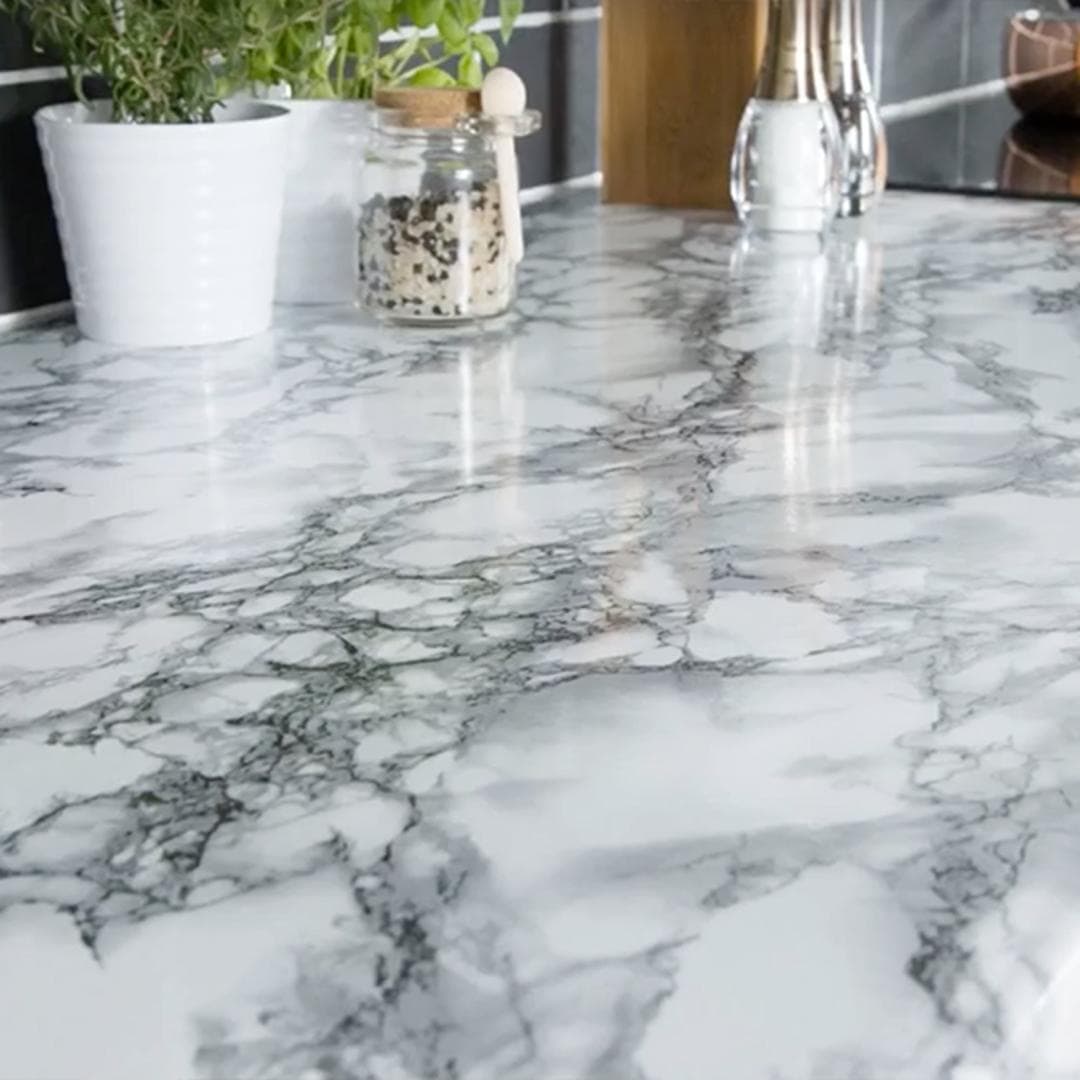 Marmor hvit/sort kontaktplast