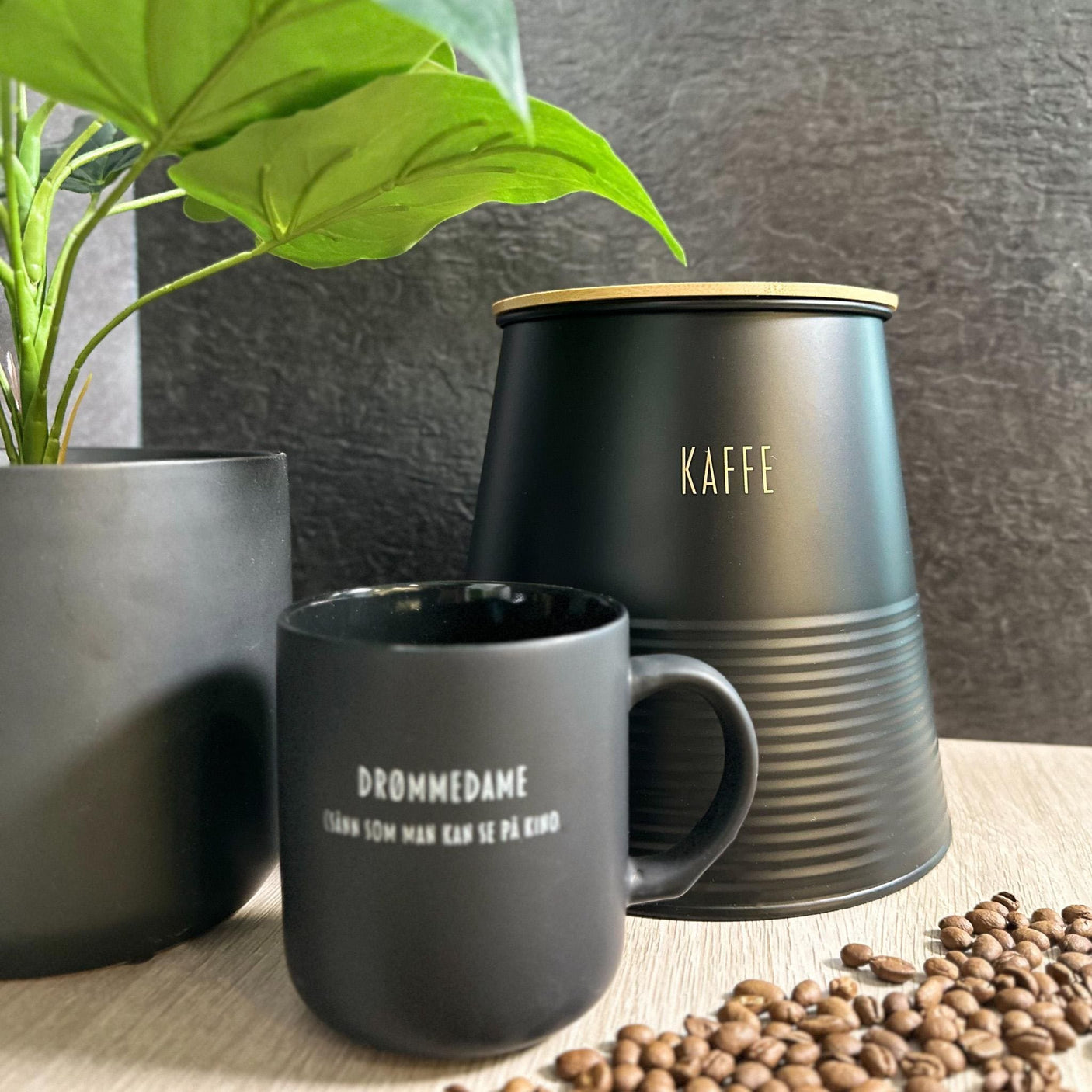 Boks kaffe, sort metall