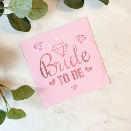 Perfekte papirservietter til pynt og bruk ved utdrikningslag eller bridal shower.