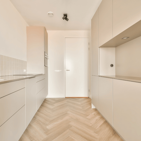 Greige selvklebende folie – oppgrader kjøkkenfronter uten maling eller utskifting